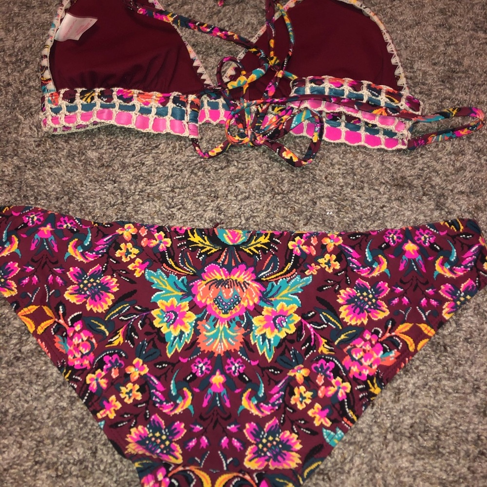 Bikini - Picture 3 of 3